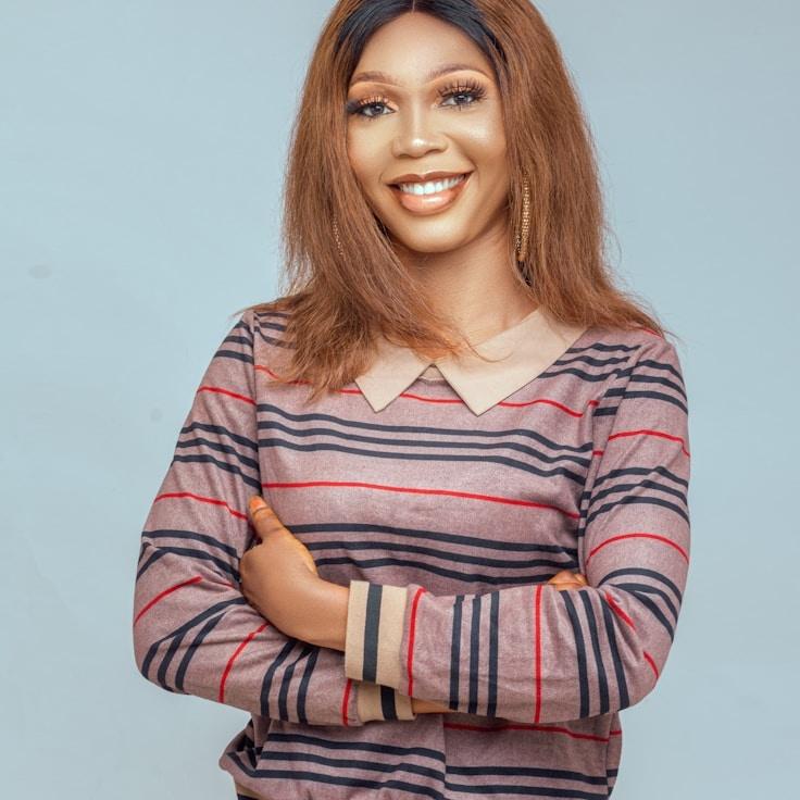 Kaveri Mehta, Lead Design Curator at CopperLeafStudio, reviewing corporate floral arrangements